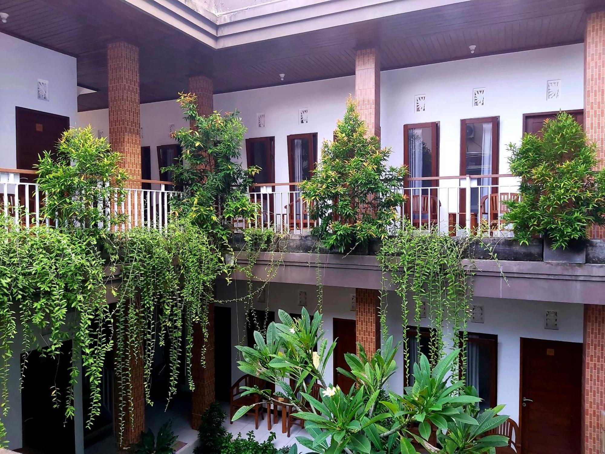 Genta House Hotel Kuta Lombok Exterior foto
