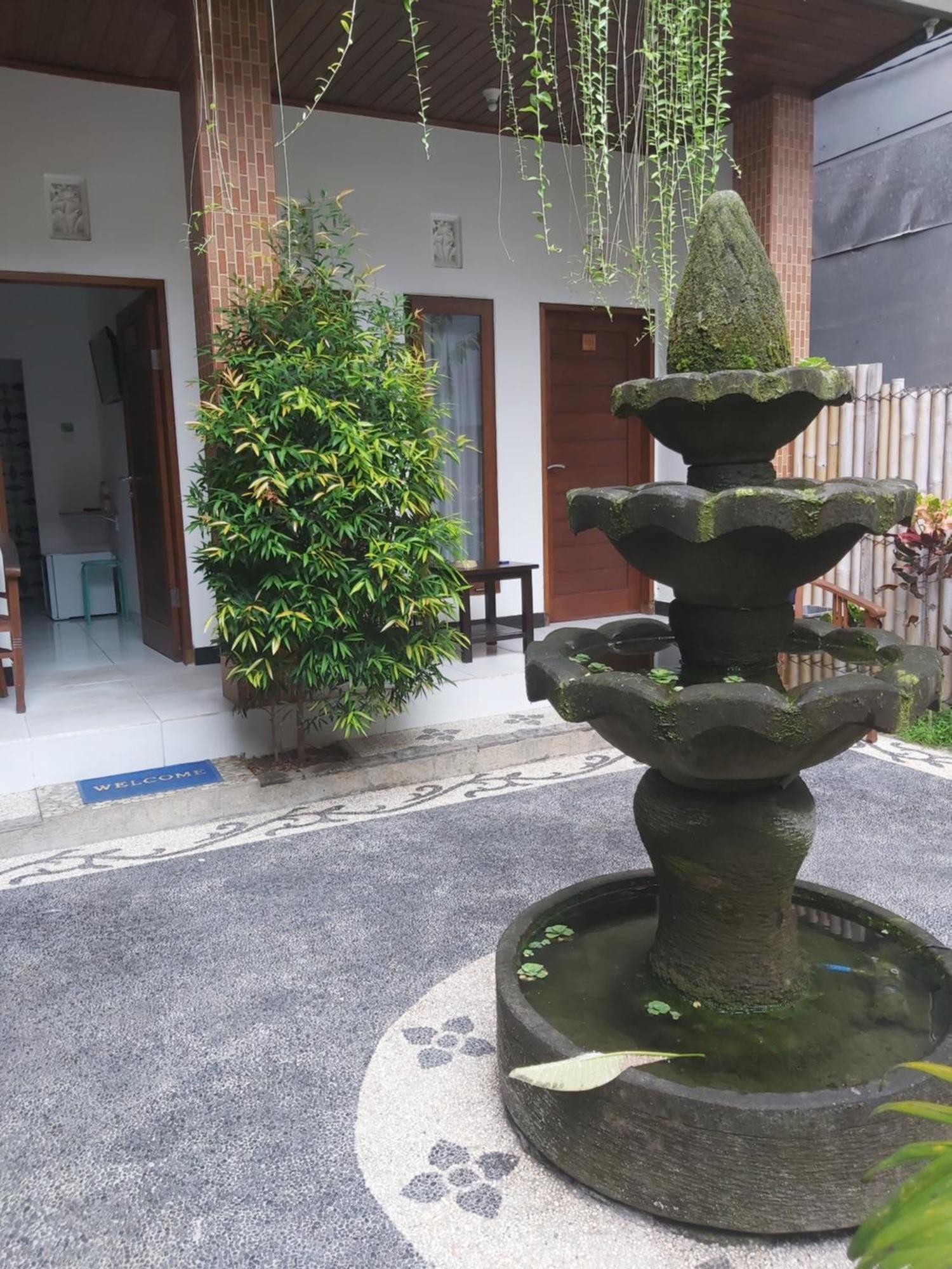 Genta House Hotel Kuta Lombok Exterior foto
