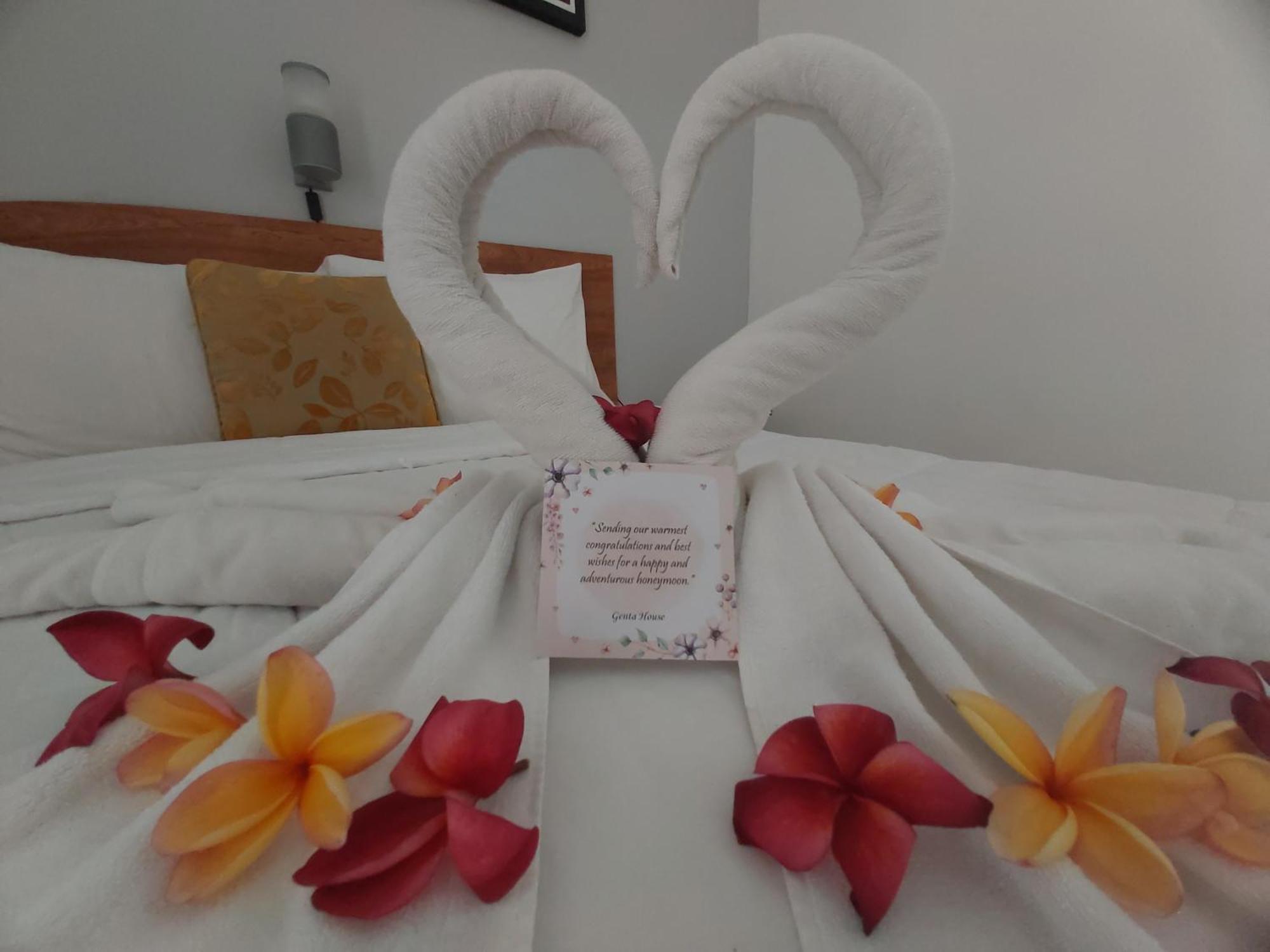 Genta House Hotel Kuta Lombok Exterior foto